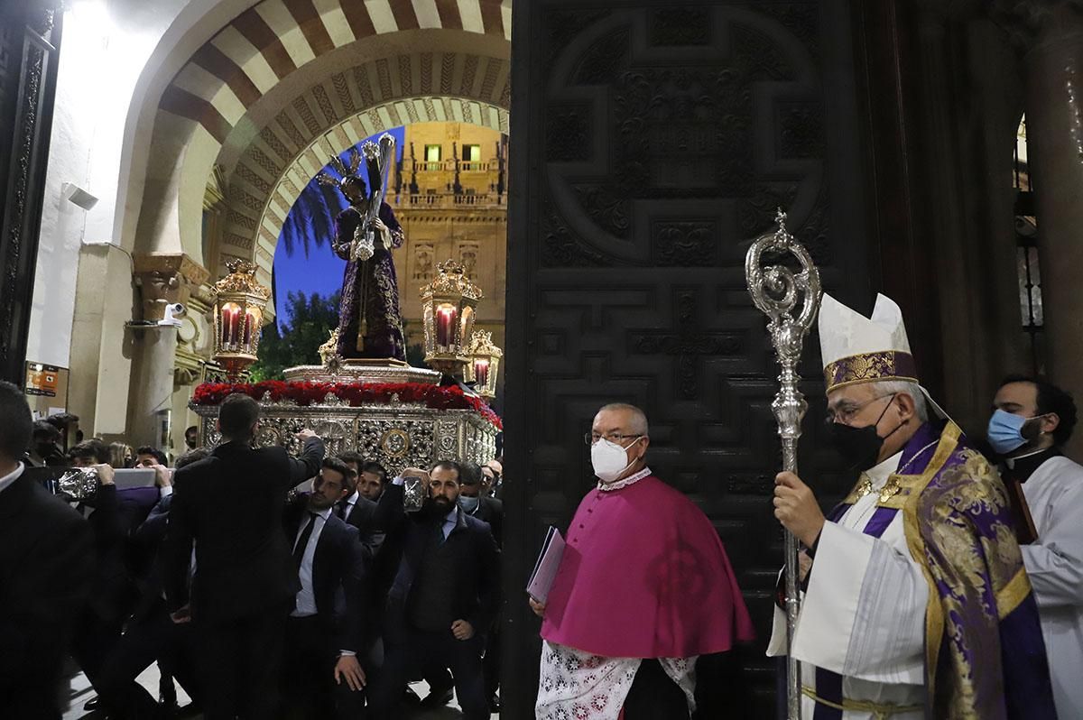 El Vía Crucis de las cofradías vuelve a la calle presidido por Jesús del Calvario