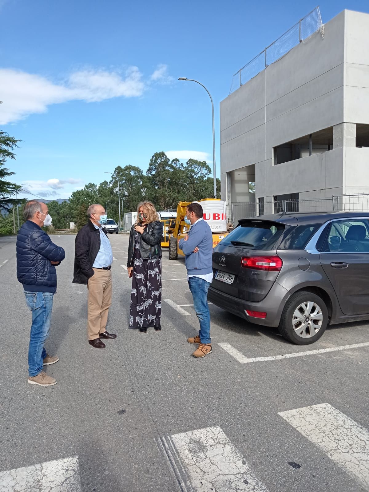 Una visita de Beatriz Sestayo al polígono de Catoira.