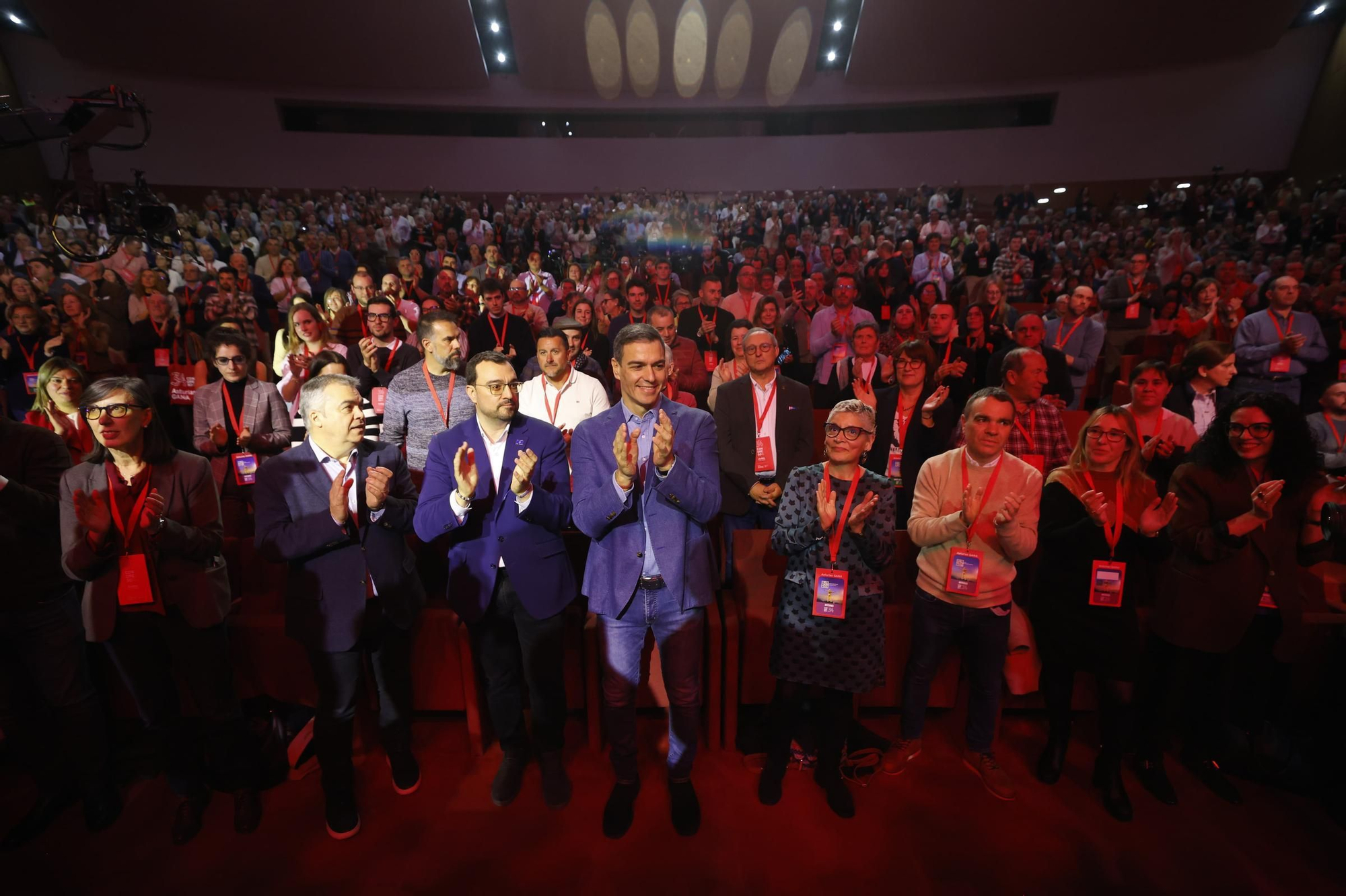 EN IMÁGENES: Pedro Sánchez y Adrián Barbón abren el congreso del PSOE asturiano