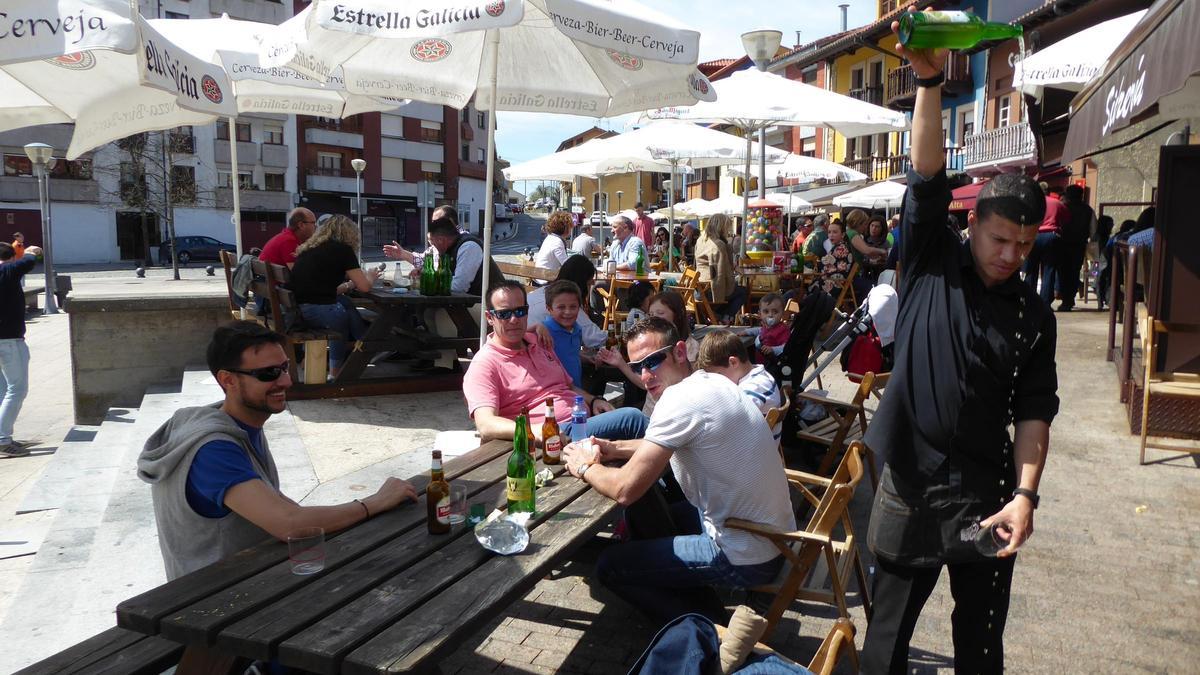 Zona de terrazas en la plaza de Les Campes, en una imagen de archivo.