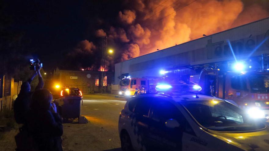 L´incendi va provocar una gran quantitat de fum.