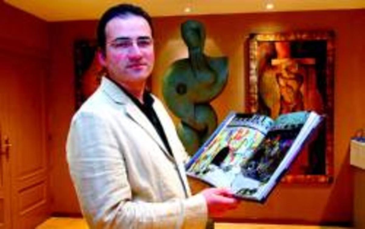 Rodolfo Navarro, ahir, durant la presentació de la seva obra. Rodolfo Navarro, ahir, durant la presentació de la seva obra.