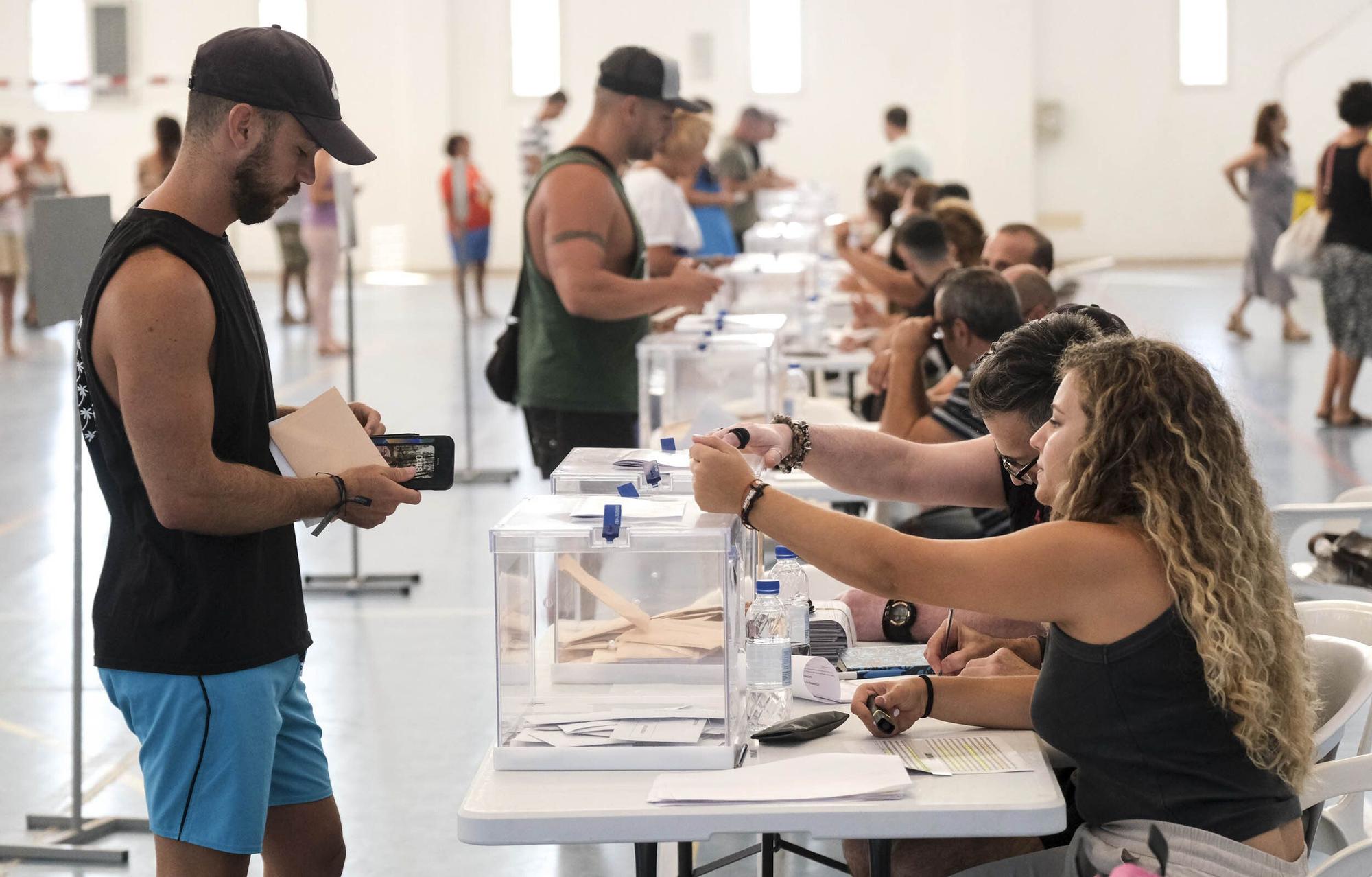 Elecciones 23J | Ambiente en los colegios electorales de Arinaga y Sardina del Sur