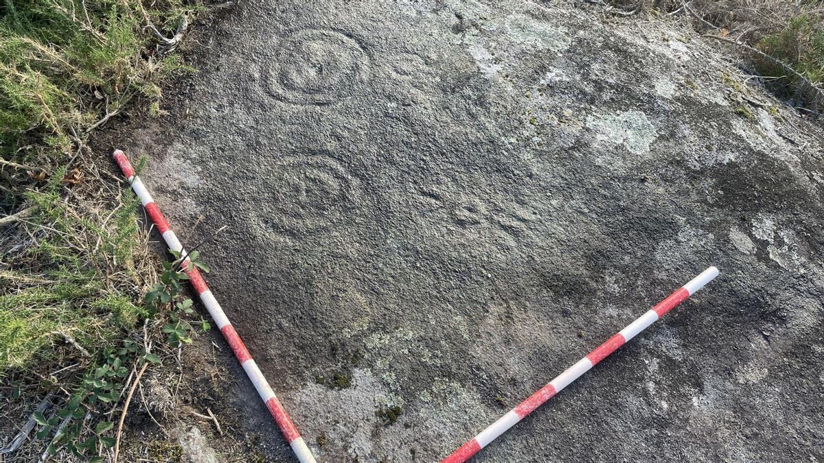 Motivos circulares e soliformes no grupo 2 do Regueiro da Costa.