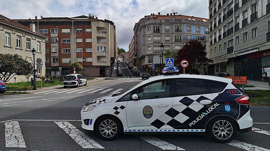 Un vehículo de la Policía Local de Marín.   | // FDV