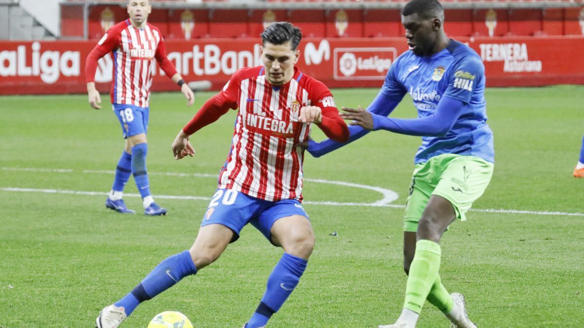 Cristian Salvador, durante un partido con el Sporting de Gijón.