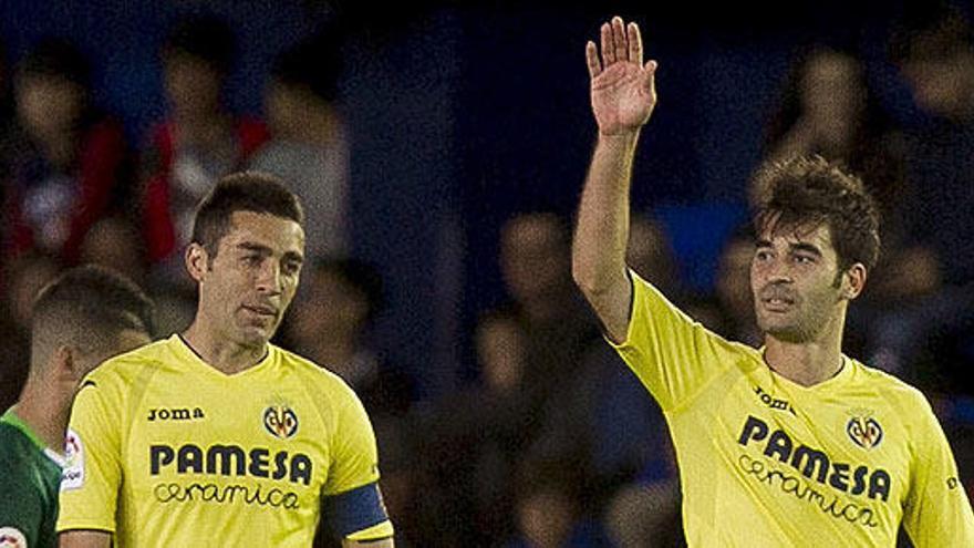 Manu Trigueros celebra su gol ante el Betis.