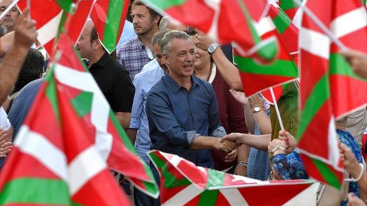 Ikurriñas 8Iñigo Urkullu, durante un mitin del PNV celebrado el pasado sábado, en Bilbao.