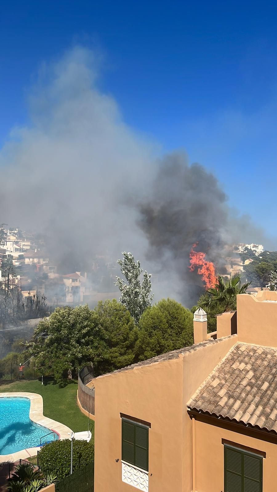 Incendio junto al polígono industrial de Estepona