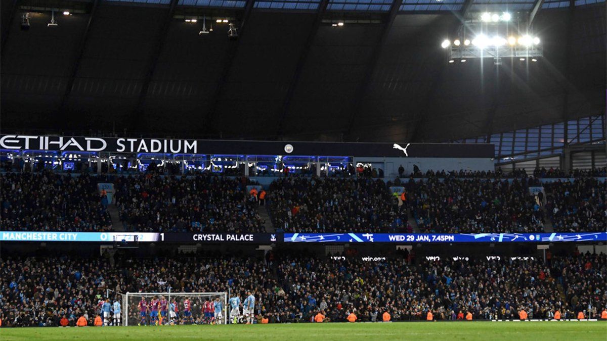 Manchester City punirá cânticos ofensivos contra Sir Bobby Charlton