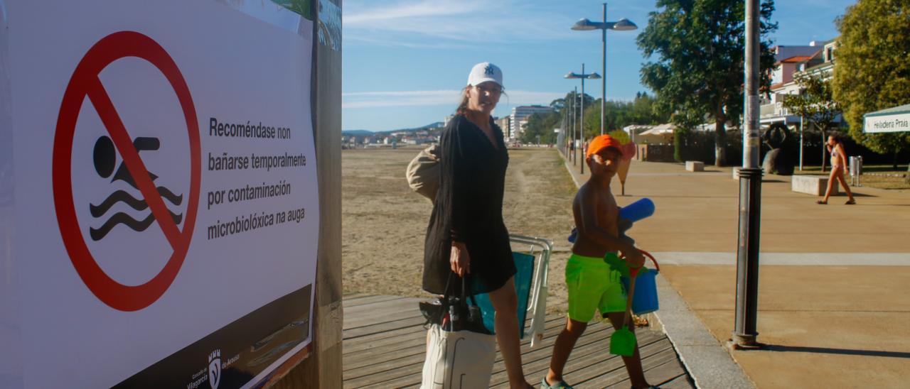 La playa de A Concha tuvo que ser cerrada al baño el pasado verano por un episodio de contaminación