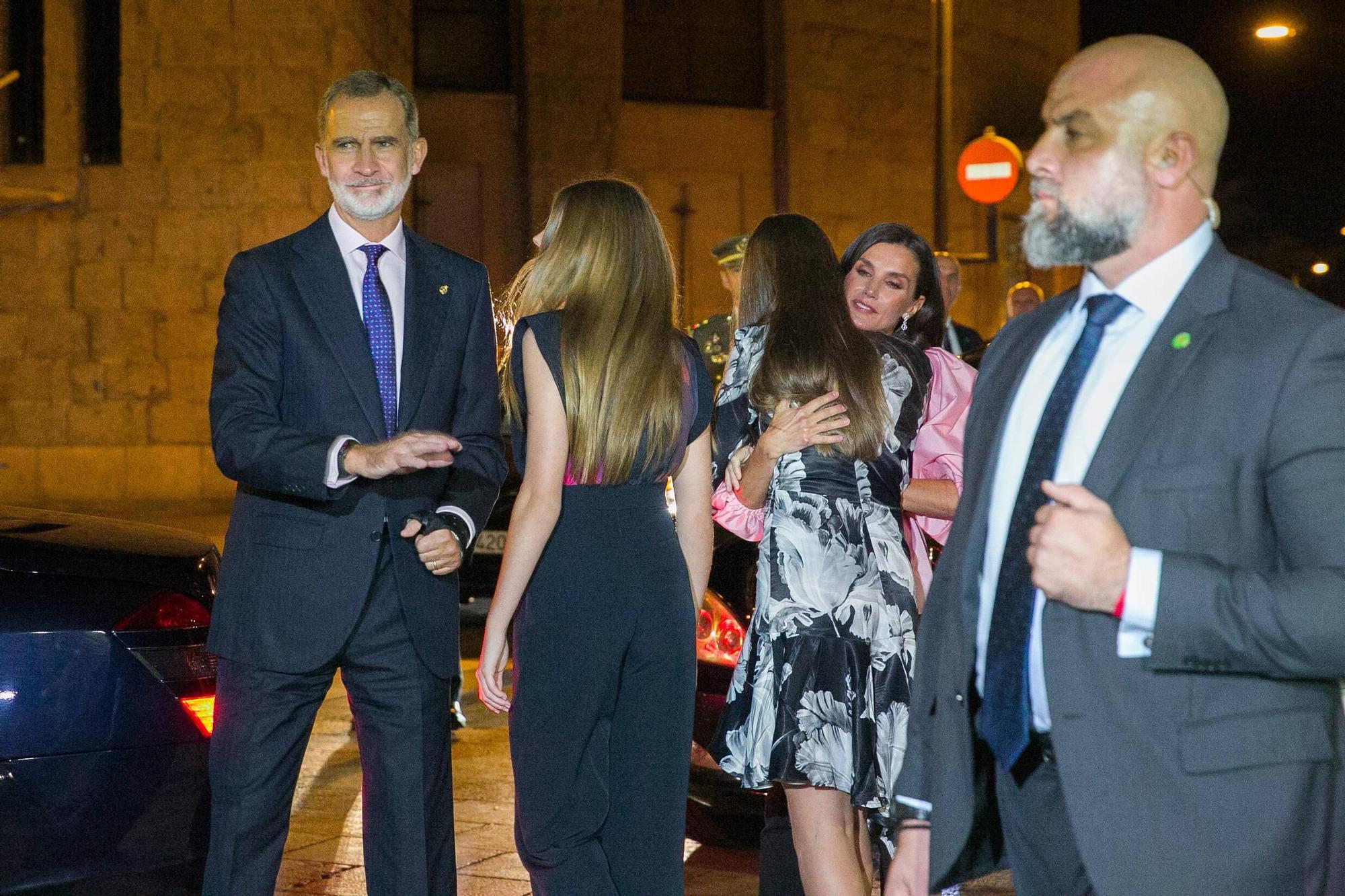 EN IMÁGENES: La Familia Real asiste en Oviedo al concierto de los premios "Princesa de Asturias"