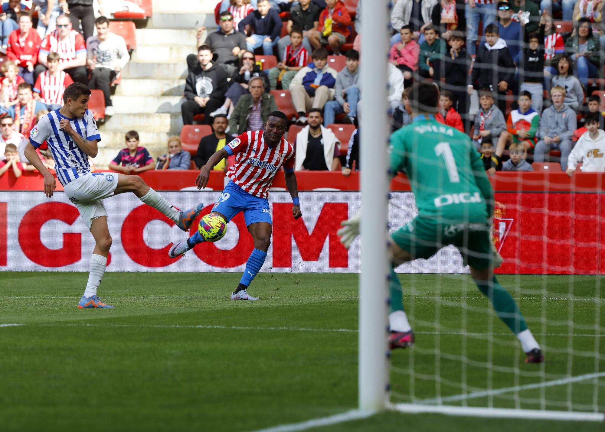 Así fue el encuentro entre el Sporting y el Alavés