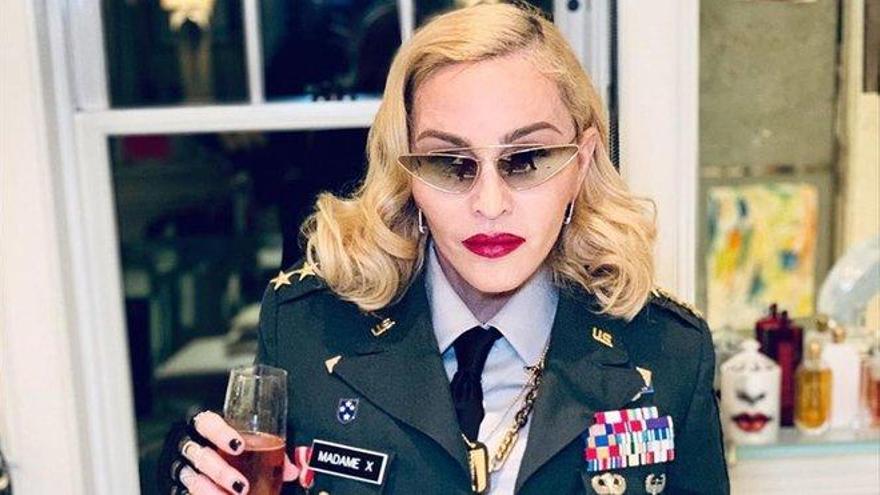 Madonna celebra su 61 cumpleaños vestida de generala