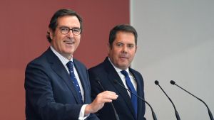 El presidente de la CEOE, Antonio Garamendi, y el de Cepyme, Gerardo Cuerva.