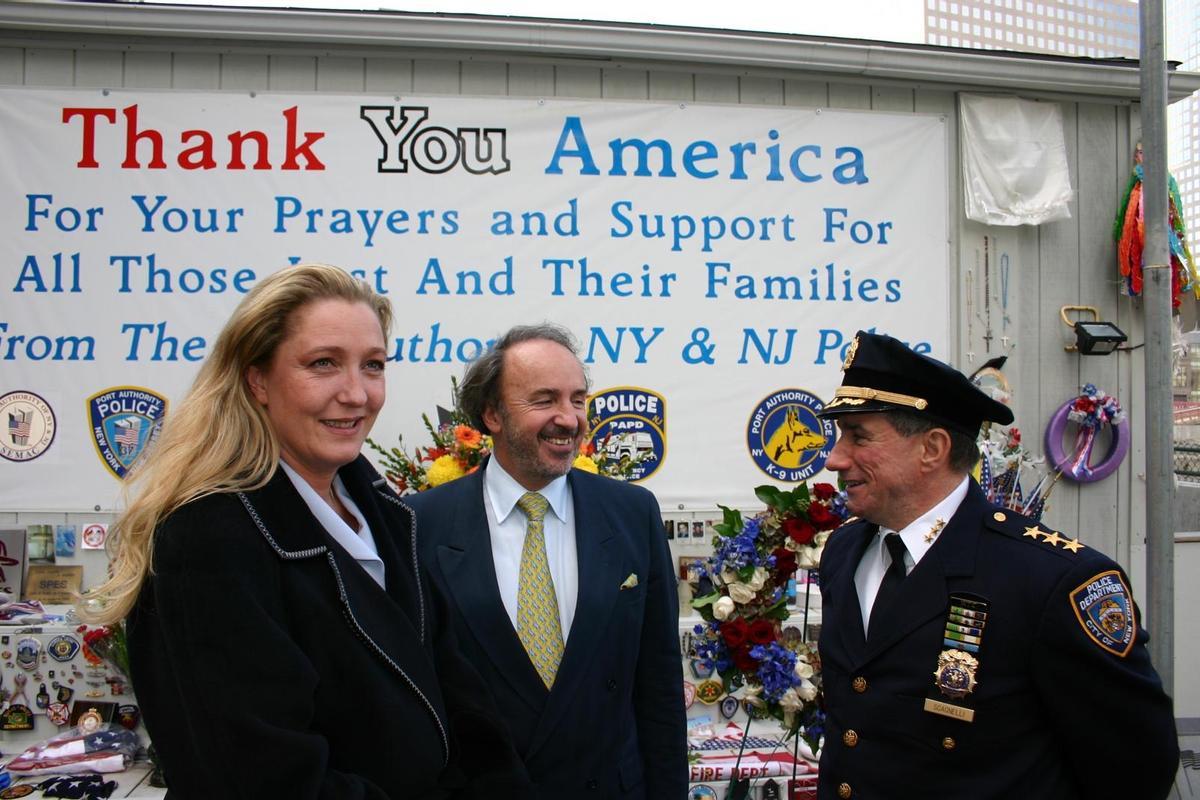 Marine Le Pen junto con George Lombardi, en un homenaje a las víctimas del atentado del 11 de septiembre en el World Trade Center