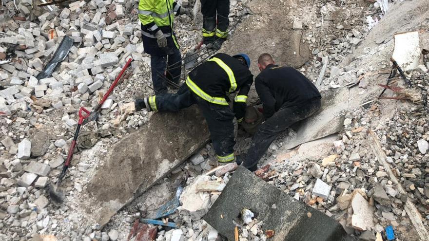 Almenys tres morts i 25 ferits en atacs nocturns contra edificis residencials a Kriví Rih