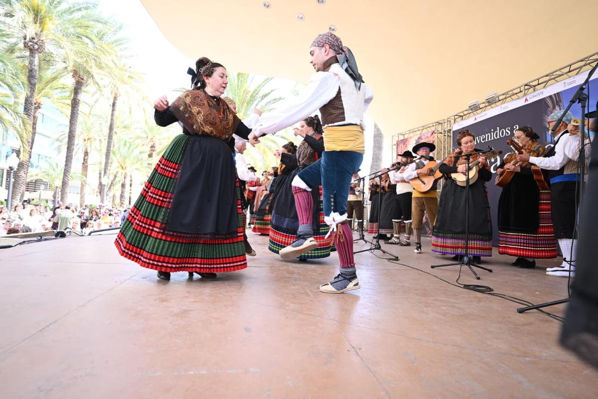 Albacete llega a Alicante con una jornada de folklore y gastronomía Albacete llega a Alicante con una jornada de folklore y gastronomía