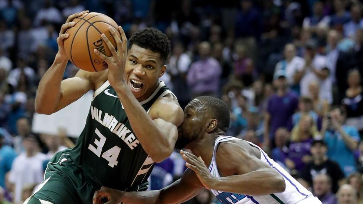 Los Bucks vencieron a los Hornets de Charlotte a domicilio