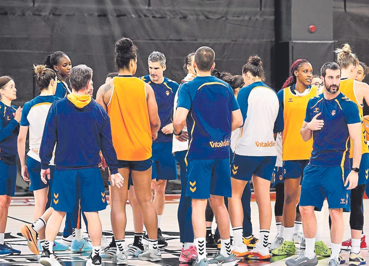 Las jugadoras del Valencia Basket, en un entrenamiento.
