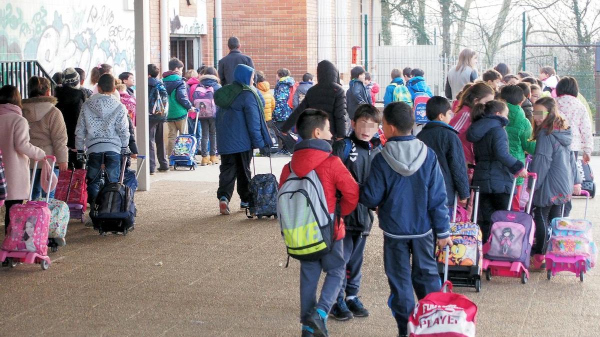 Alumnos del Celestino Montoto de Pola de Siero en una imagen de archivo