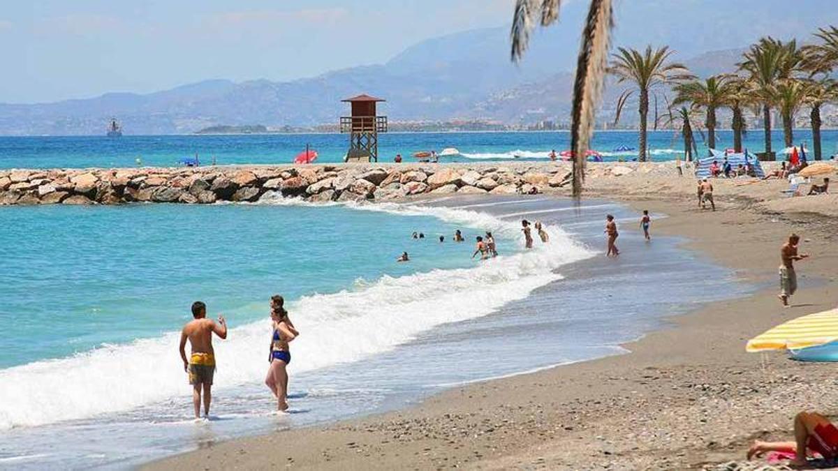 Salobreña, en la Costa Tropical de Granada y a una hora de Málaga