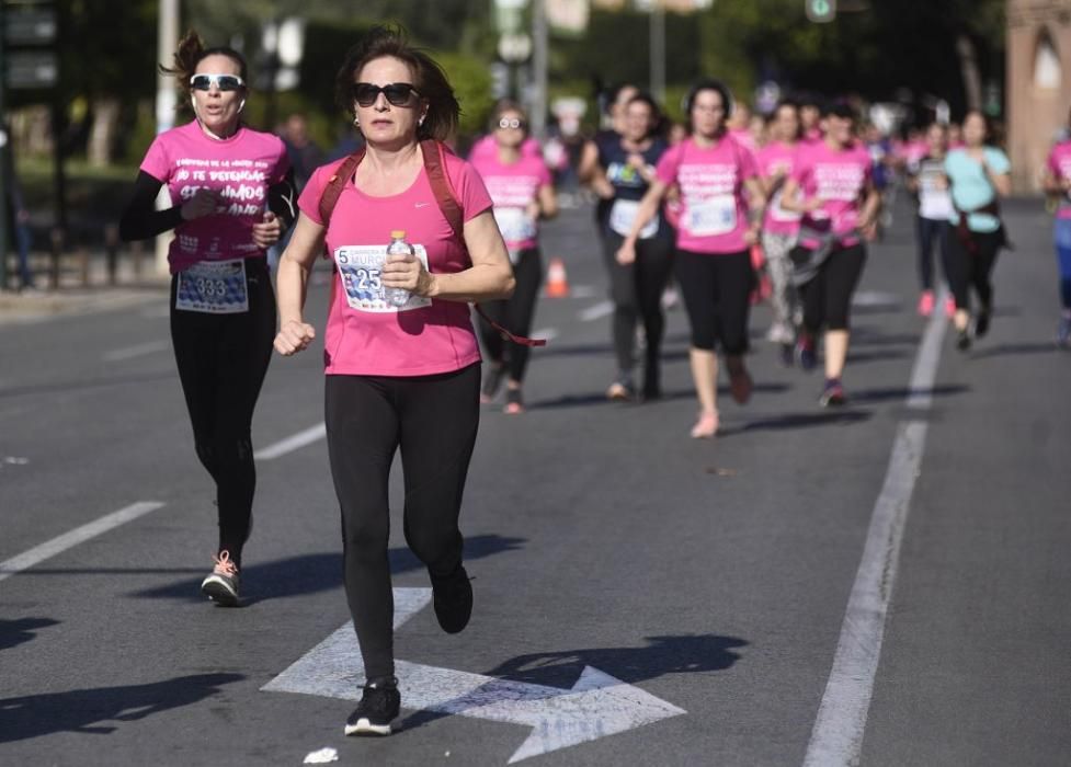 Ambiente en la V Carrera de la Mujer de Murcia