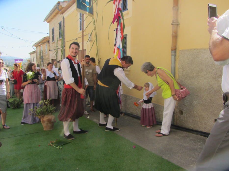 El Fadrí Major de Moscari corteja a las solteras en honor a la patrona Santa Anna