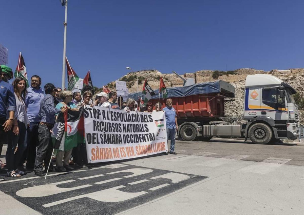 Una red de activistas acusó de "expolio"  en 2008 al proveedor de la arena del Sáhara