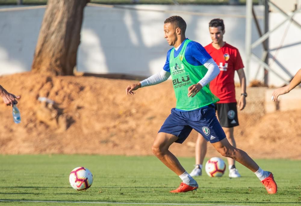 Afición en el entrenamiento del Valencia CF