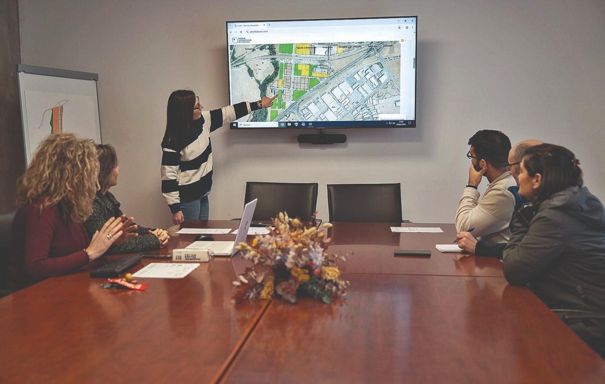 El parque dispone de infraestructuras de uso común que facilitan la actividad diaria y la organización de encuentros profesionales.