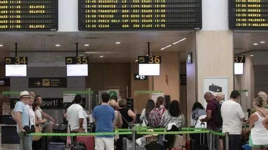 Los tres aeropuertos de Balears tenían programados este sábado 586 vuelos