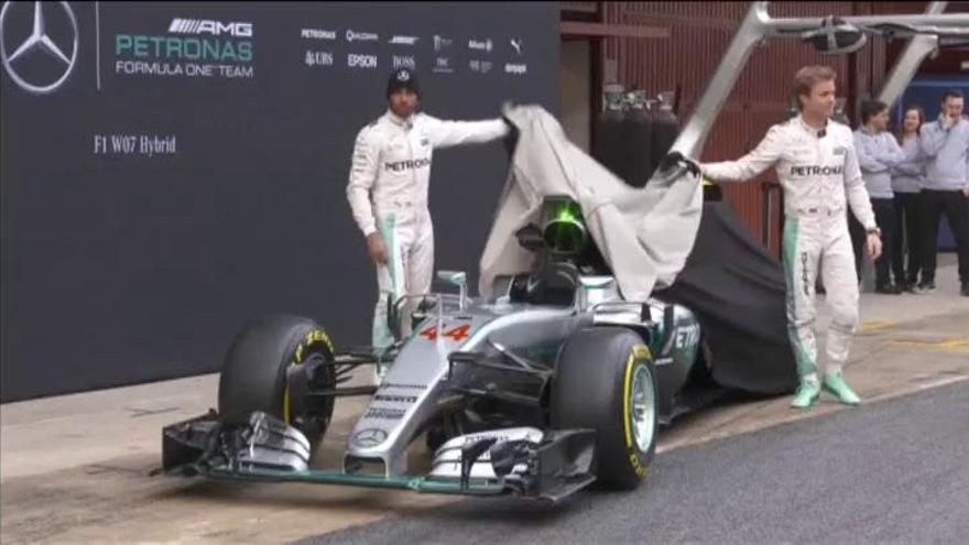 Mercedes presenta el W07, el nuevo bólido de Hamilton y Rosberg