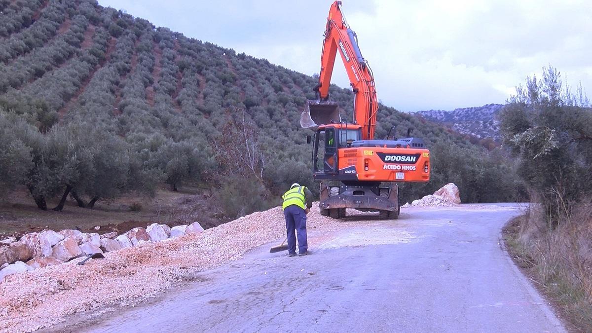Iniciadas las obras de mejora del Veredón de la Almorzara en Priego.