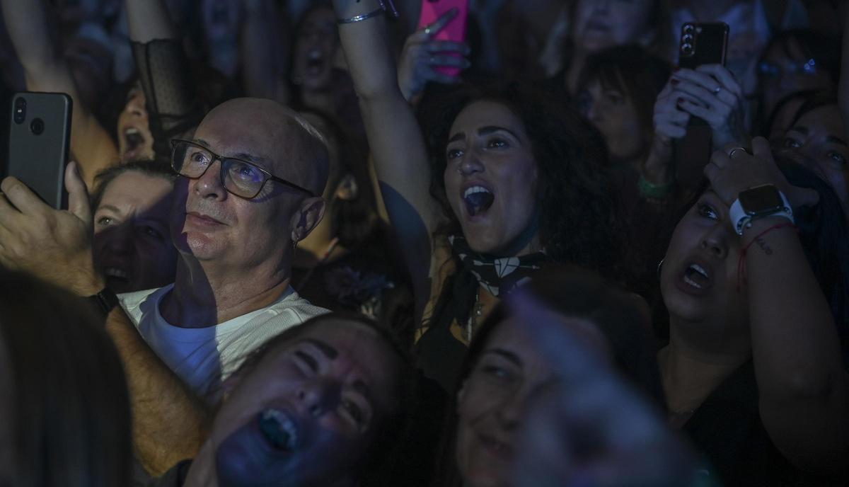 Manuel Carrasco, intenso, rumbero y con duende en el Palau Sant Jordi - El  Periódico