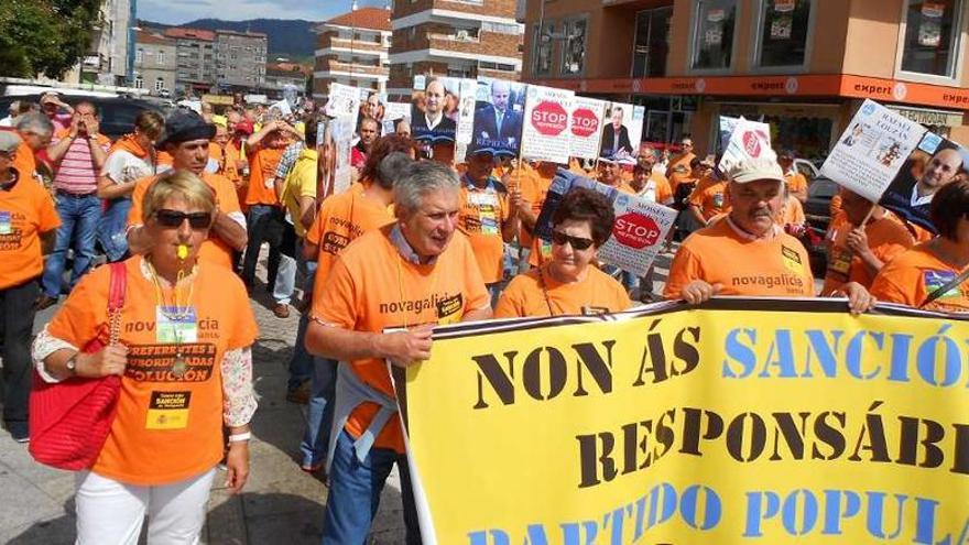 Afectados por las sanciones explicaron sus casos ante el público.