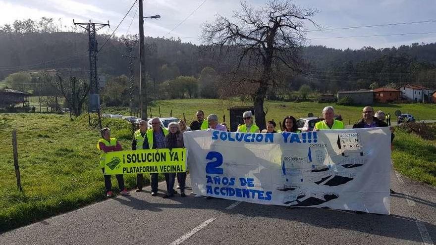 Alertan de los continuos accidentes en la carretera Pravia-Salas