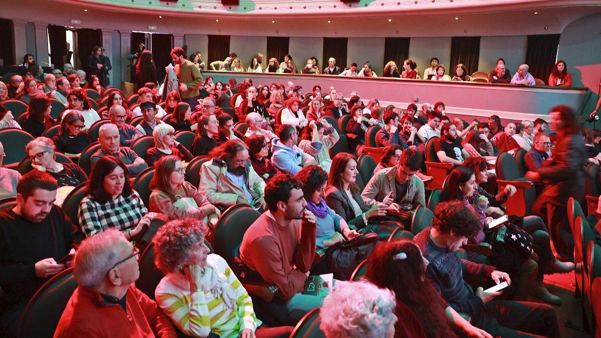 Público del primer pase de Cineuropa 2025 en el Principal.