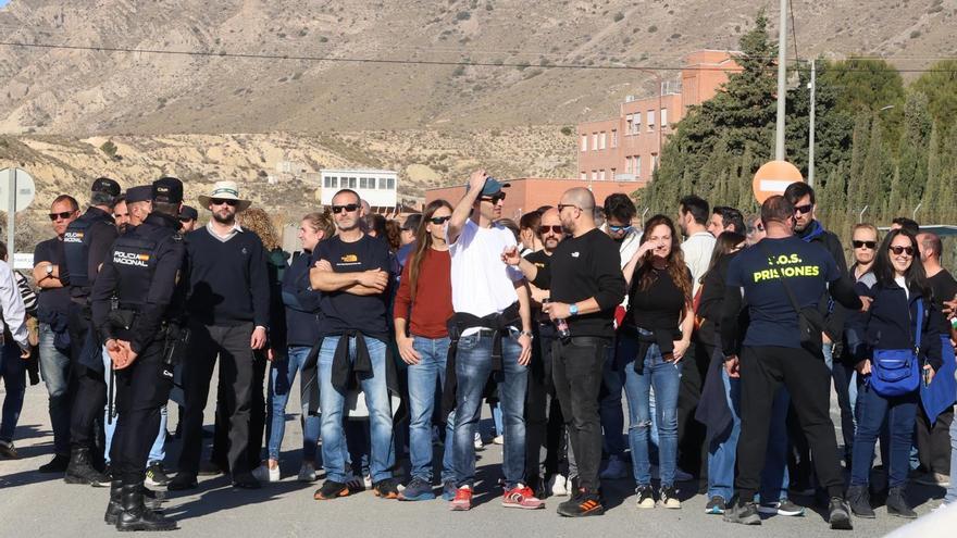 Funcionarios cortan el acceso a la prisión de Fontcalent para reclamar más seguridad