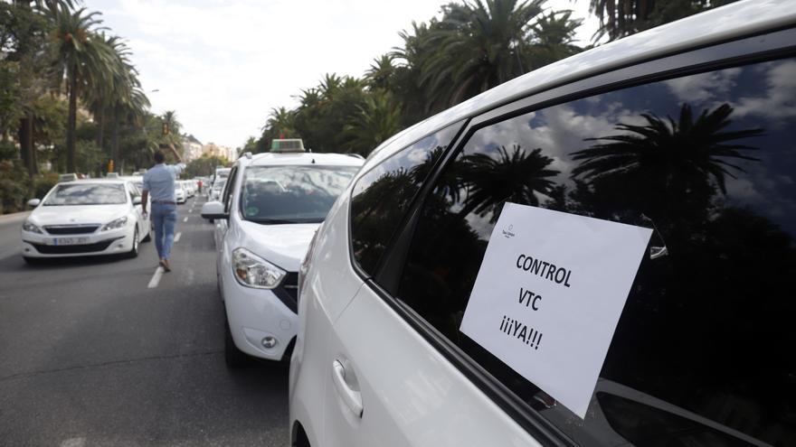 Los taxis de Málaga celebran la regulación estatal de los VTC y piden al Ayuntamiento de Málaga que la aplique
