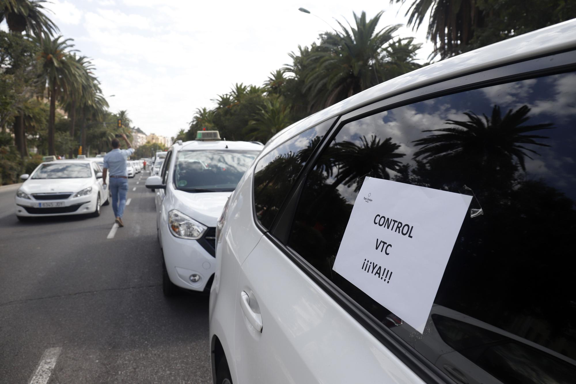 Manifestación del sector del taxi en Málaga contra el intrusismo de las VTC