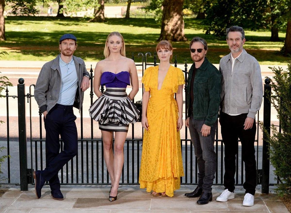 Acompañada de parte del elenco de 'Dark Phoenix: X-Men' en Londres