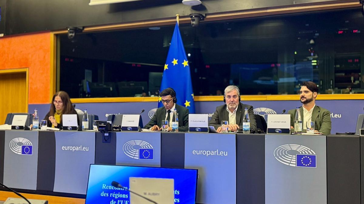 Fernando Clavijo (segundo por la derecha) en la Conferencia de Regiones Ultraperiféricas celebrada este martes en el Parlamento Europeo en Estrasburgo.
