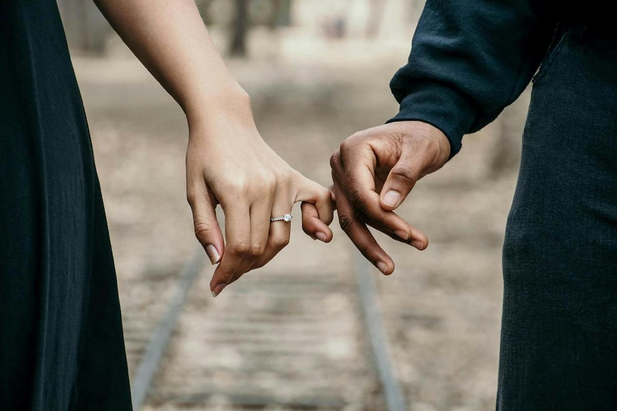 Los amarres de amor son prácticas esotéricas profundas que pueden influir significativamente en las dinámicas de las relaciones