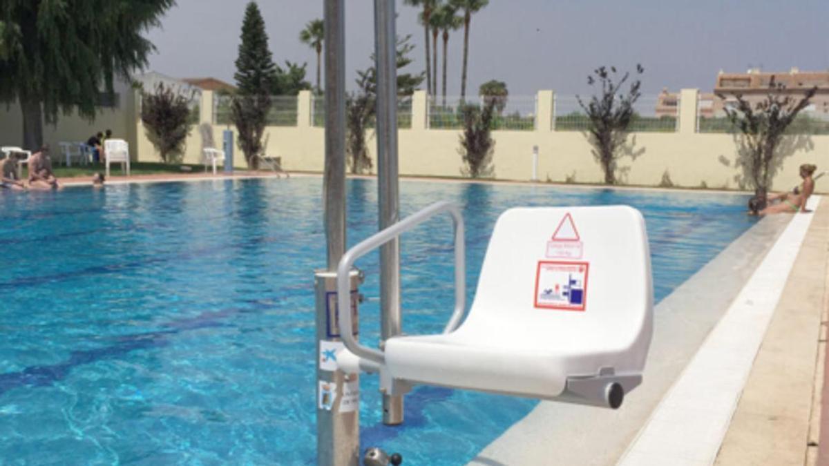 Piscina del polideportivo municipal de Piles