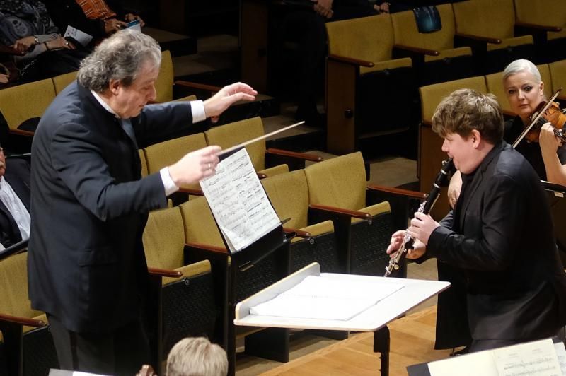 Las Palmas de Gran Canartia. El director Juanjo Mena dirige a la Sinfónica de la Radio Danesa, con el violinista Mark Simpson como solista, y obras de Gade, Nielsen y Schubert  | 28/01/2020 | Fotógrafo: José Carlos Guerra