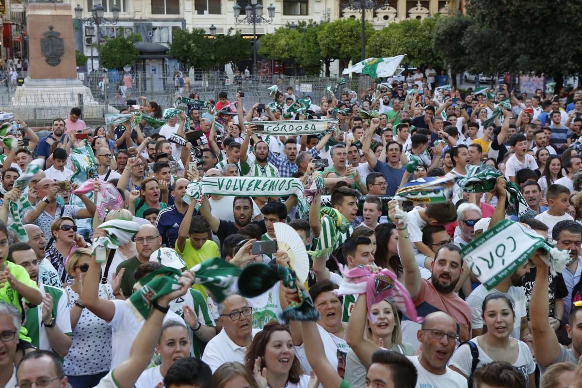 El Córdoba CF Futsal celebra el ascenso en Las Tendillas