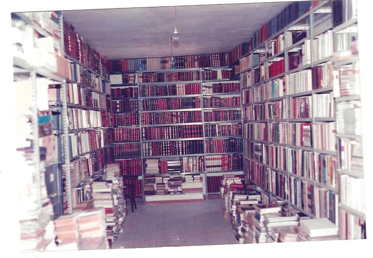 Uno de los almacenes de libro en Colmenar de Oreja, en Madrid, de José Luís Freire.