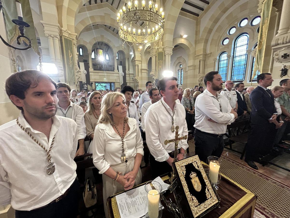 EN IMÁGENES: La Virgen del Carmen se sumergen en las aguas del Cantábrico en Salinas