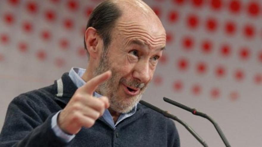 Rubalcaba: &quot;Rajoy es el último mohicano de la austeridad&quot;